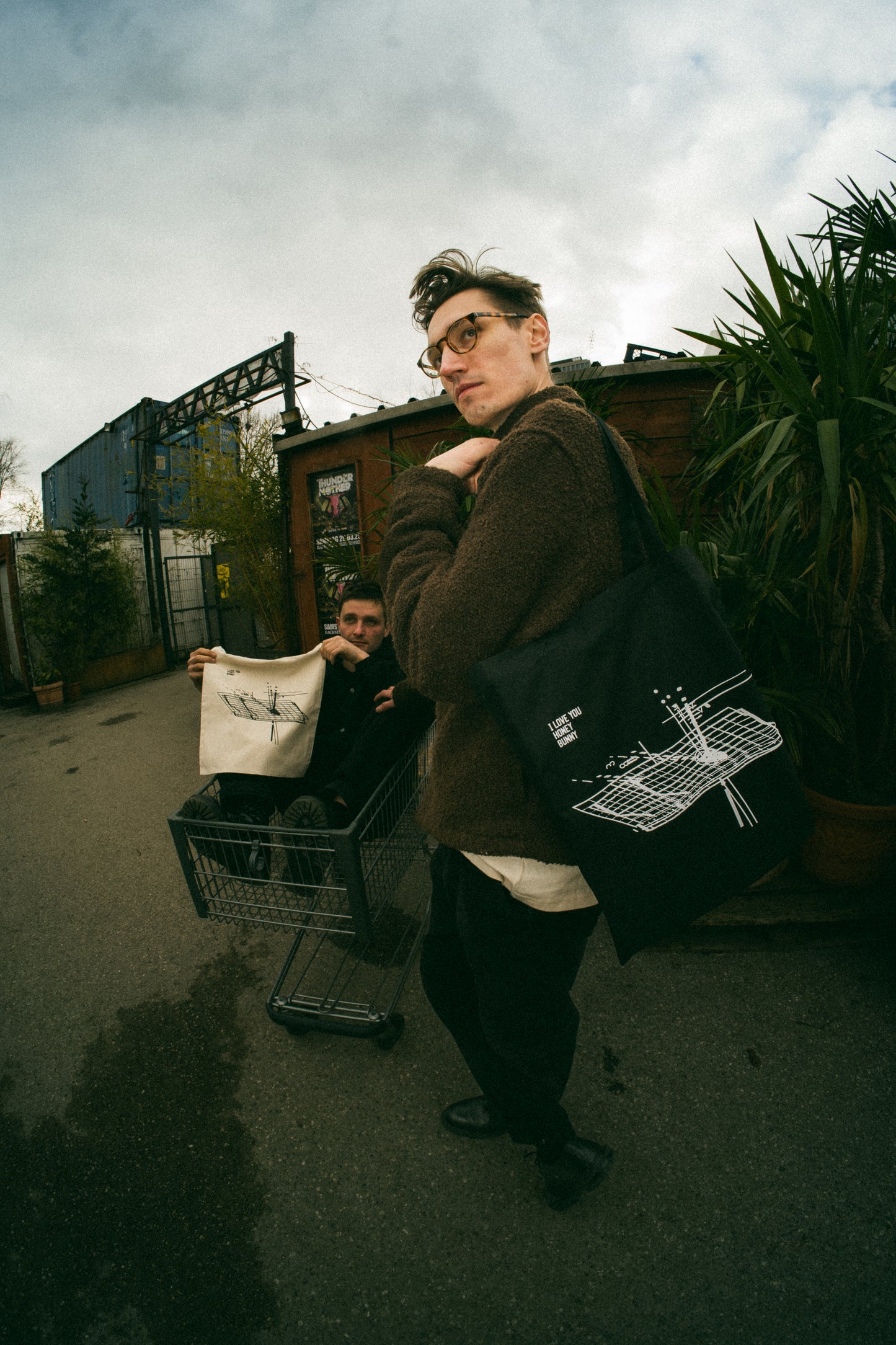 5. Tote bag Don't Look When I'm Changing
